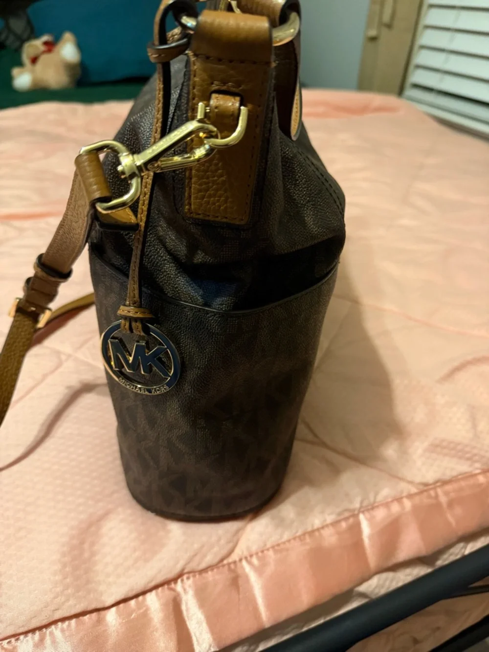 Michael Kors Anita Convertible Shoulder Bag. - Picture 8 of 15